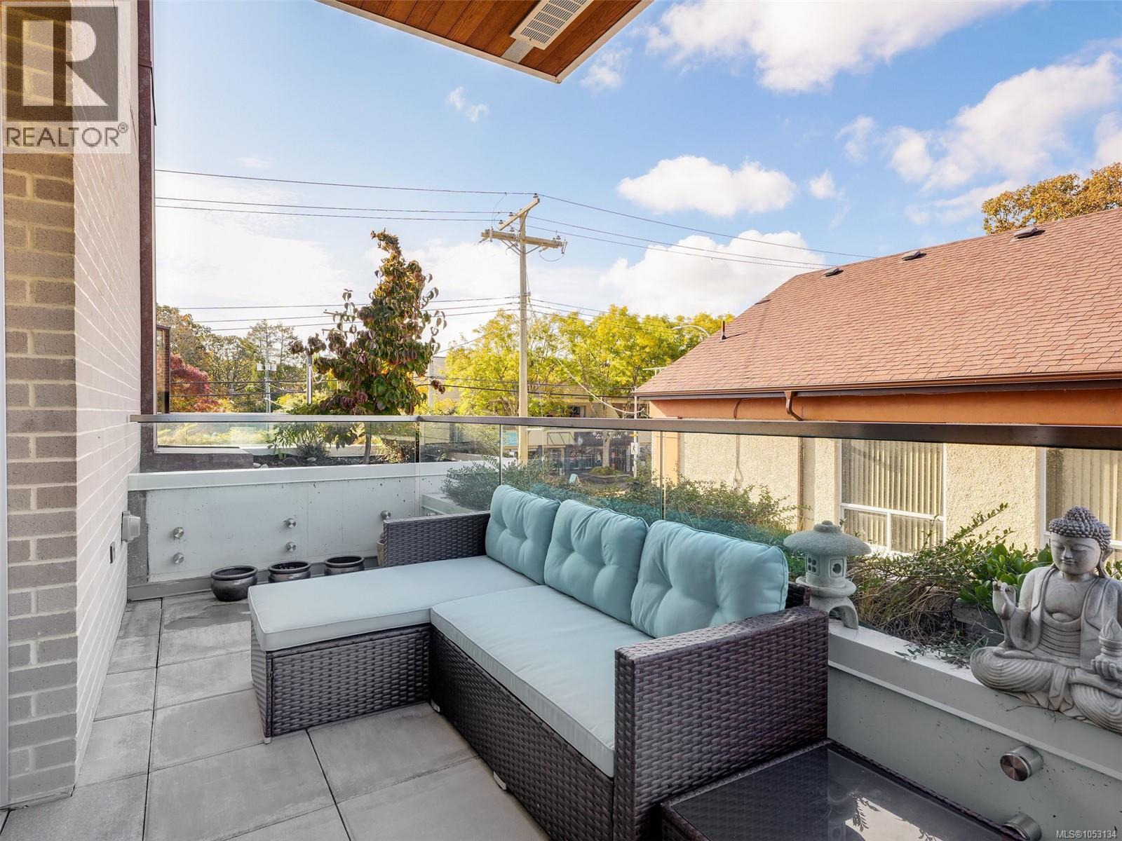 210 1916 Oak Bay Avenue, Victoria