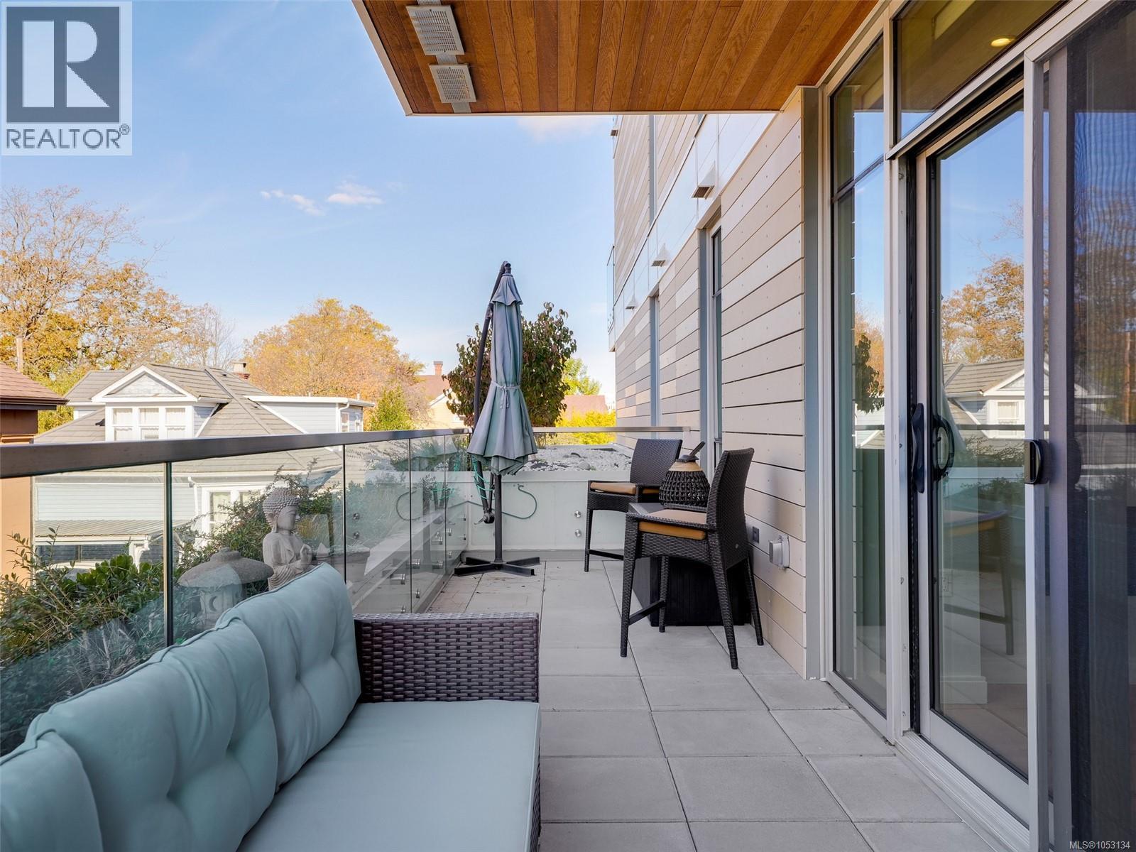 210 1916 Oak Bay Avenue, Victoria
