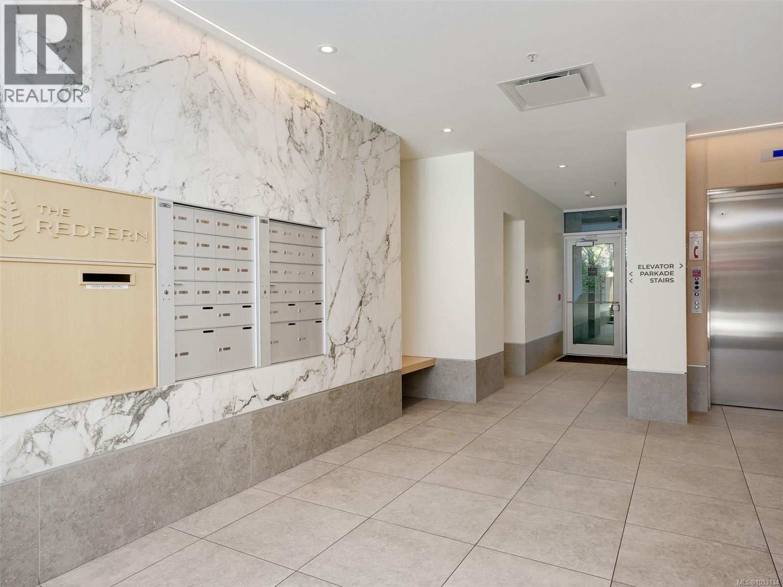 210 1916 Oak Bay Avenue, Victoria