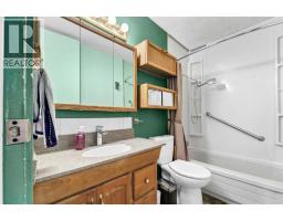 2158 7 Avenue Ne, Medicine Hat, AB T1C1K5 Photo 24