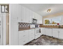 3pc Bathroom - 2158 7 Avenue Ne, Medicine Hat, AB T1C1K5 Photo 13