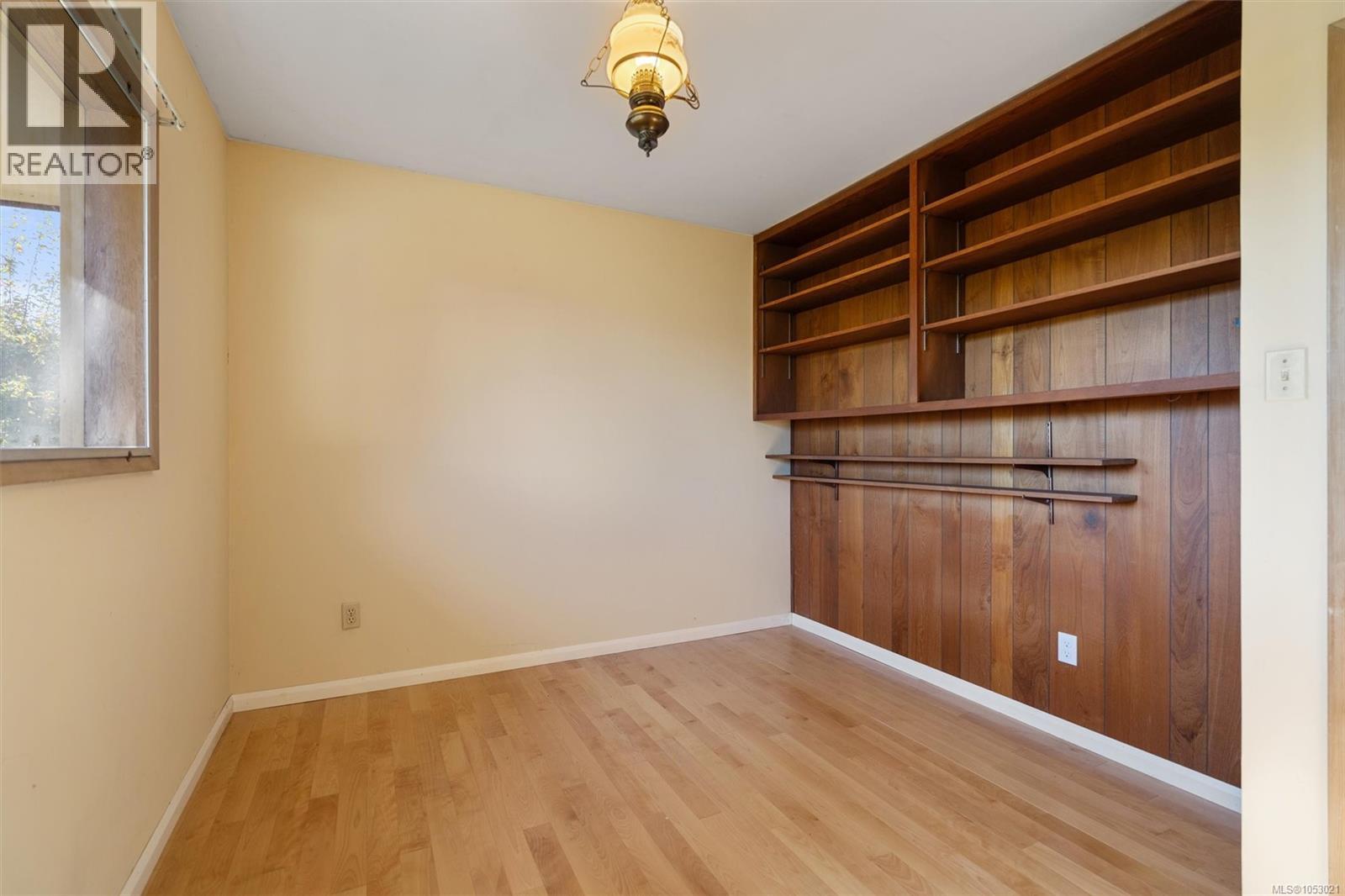  641 Jones Terrace, Saanich