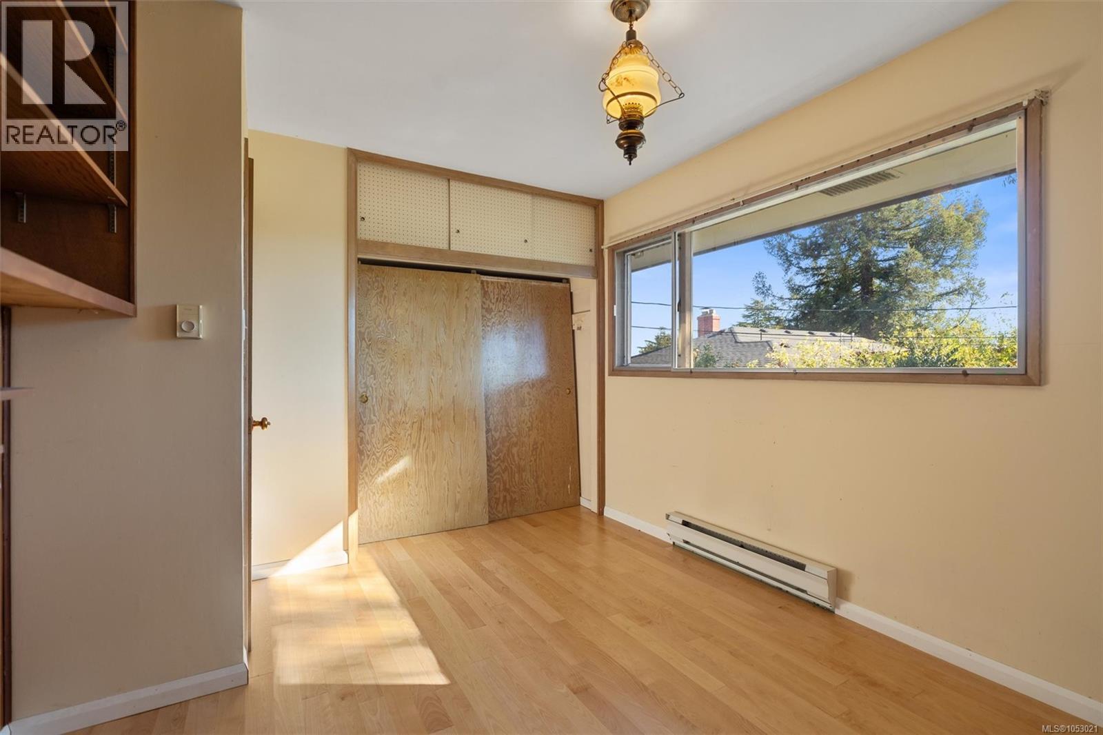  641 Jones Terrace, Saanich