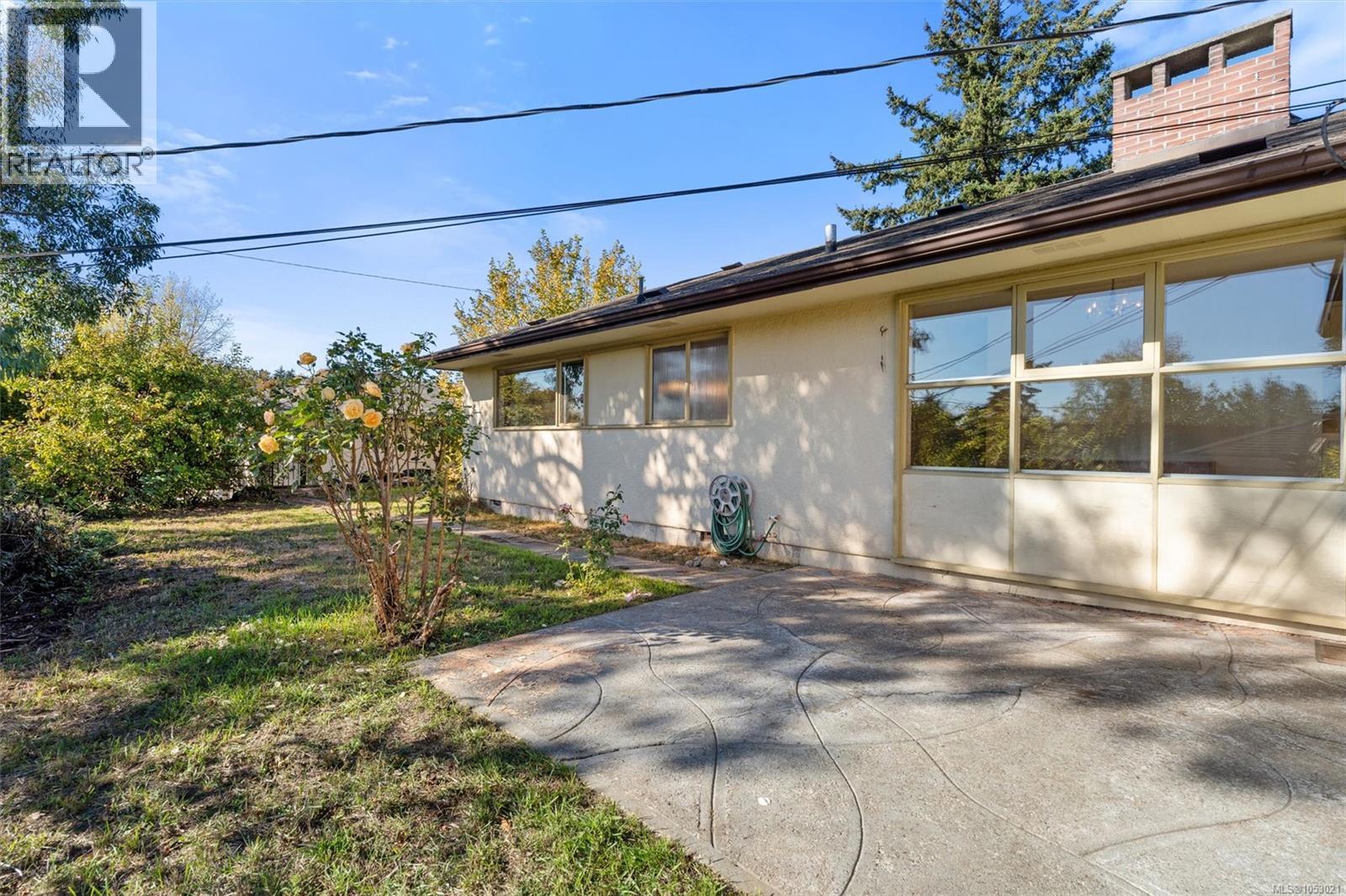  641 Jones Terrace, Saanich