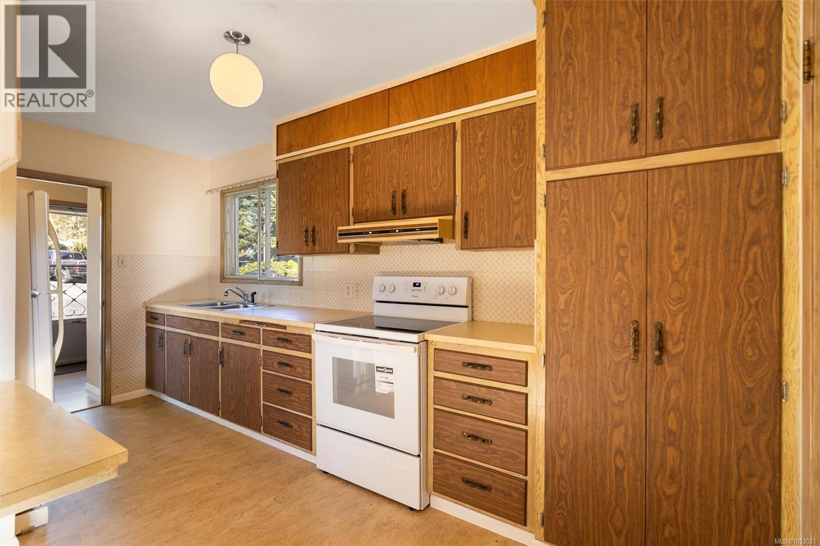  641 Jones Terrace, Saanich