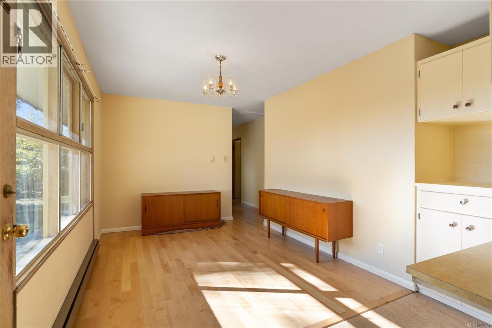  641 Jones Terrace, Saanich