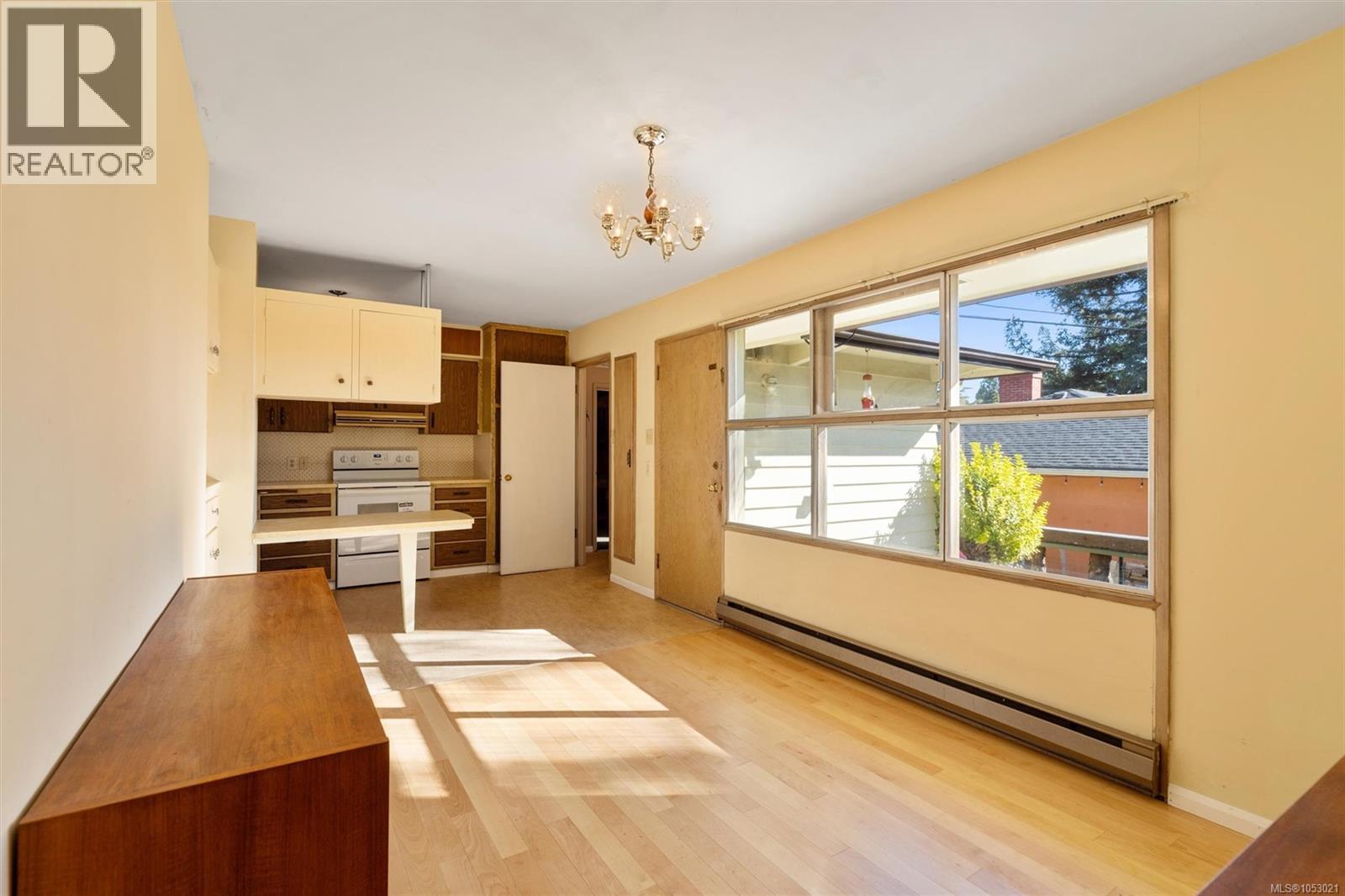  641 Jones Terrace, Saanich