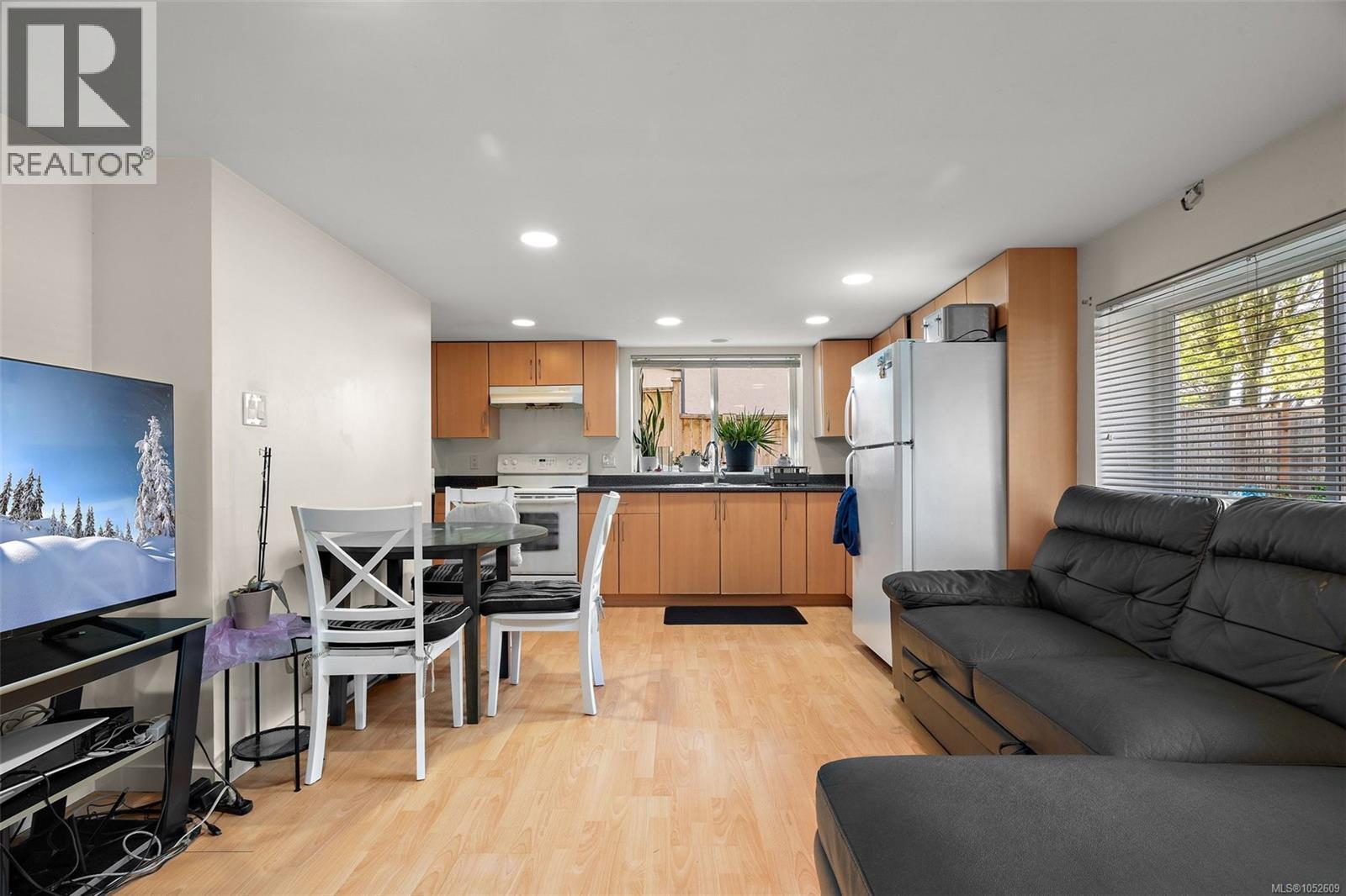  1230 Hillside Avenue, Victoria