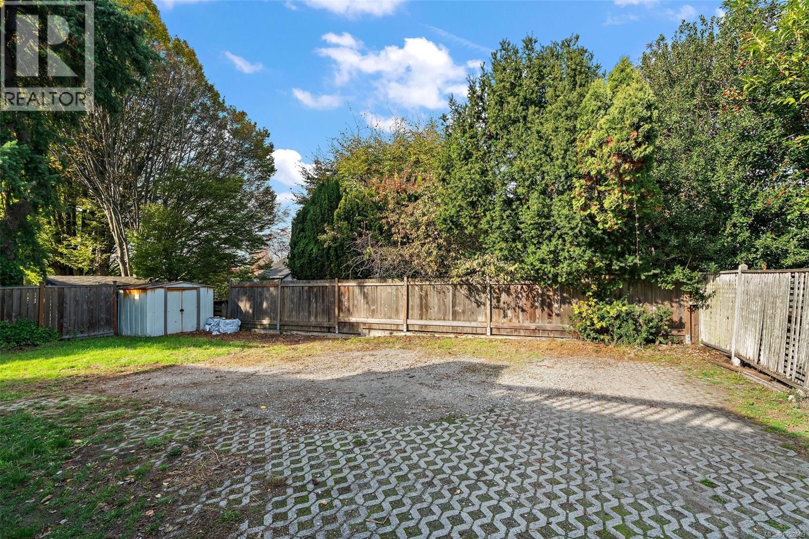  1230 Hillside Avenue, Victoria