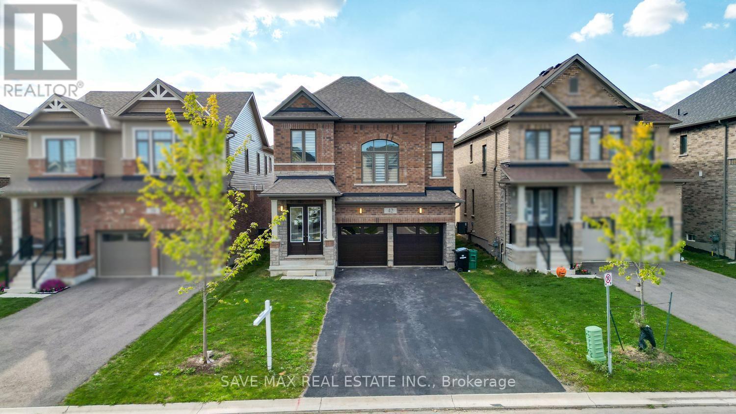 42 Prince Philip Boulevard, photo 1 of 46