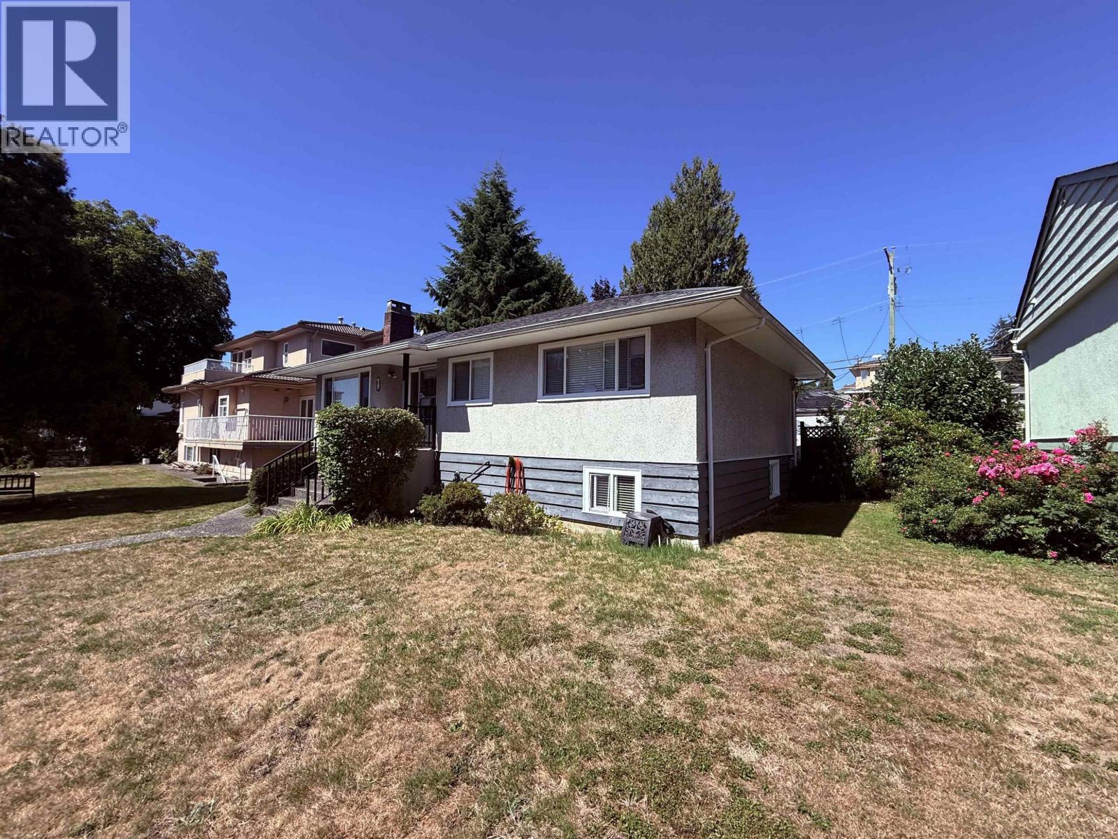 6127 Buchanan Street, Burnaby — photo 2