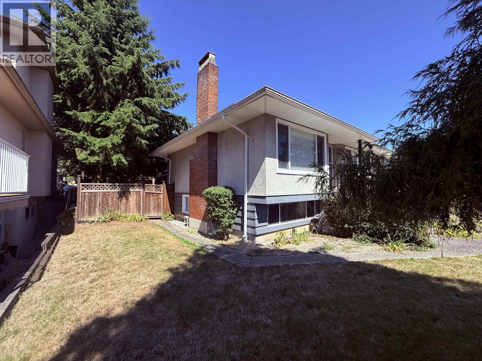 6127 Buchanan Street, Burnaby — photo 3