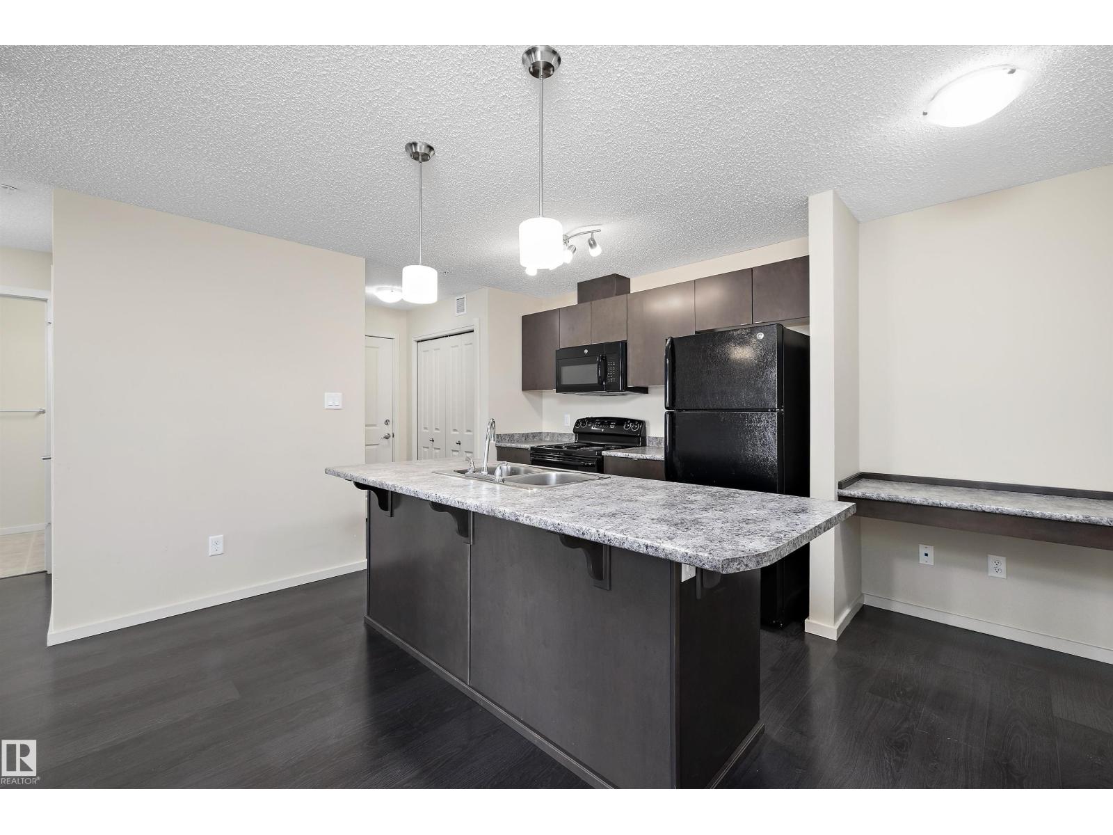 Property photograph 10 for MLS E4514343