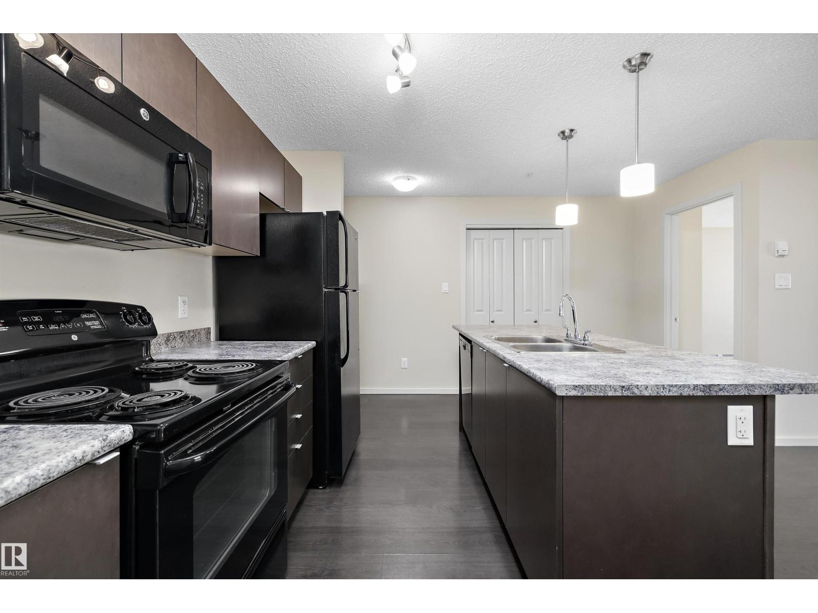 Property photograph 13 for MLS E4514343