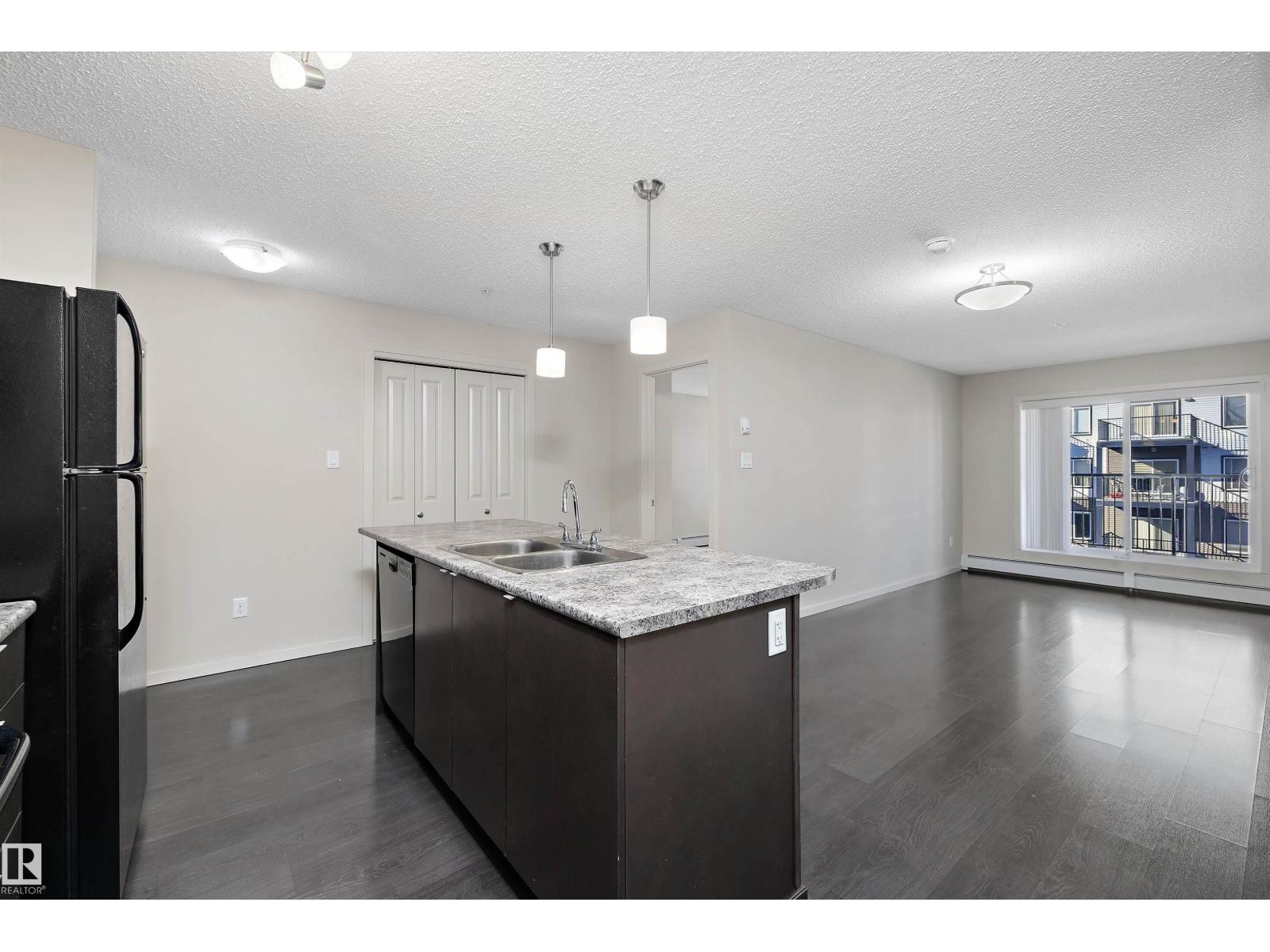 Property photograph 8 for MLS E4514343