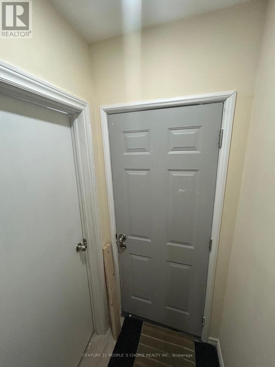 Bsmt- 4 Sivyer Crescent, Ajax, ON photo 3