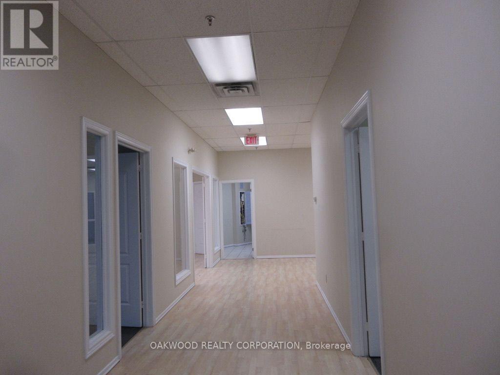 TB 203 - 8000 JANE STREET, Vaughan (Concord) — photo 2
