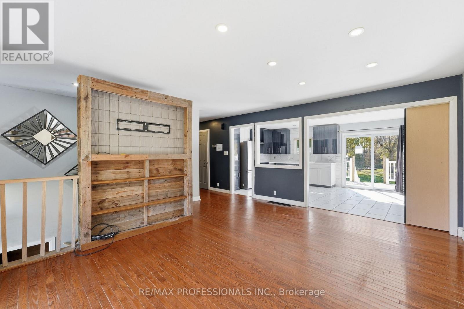 120 Switzer Street, Clearview photo 11