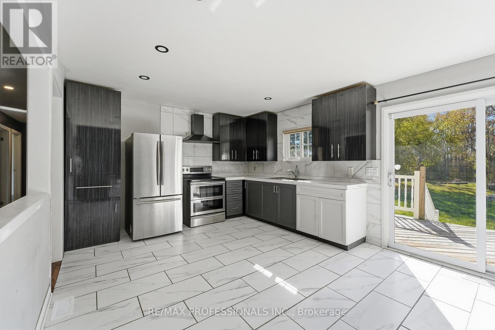 120 Switzer Street, Clearview photo 7