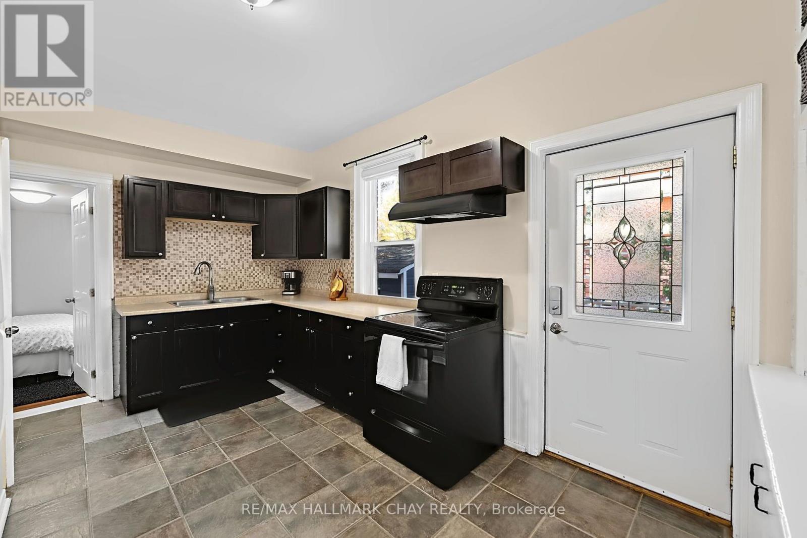 84 Burton Avenue, Barrie photo 5