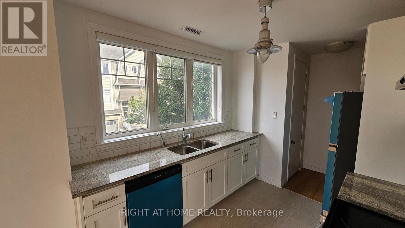 40 - 337 BEACH BOULEVARD, Hamilton (Hamilton Beach) — photo 12