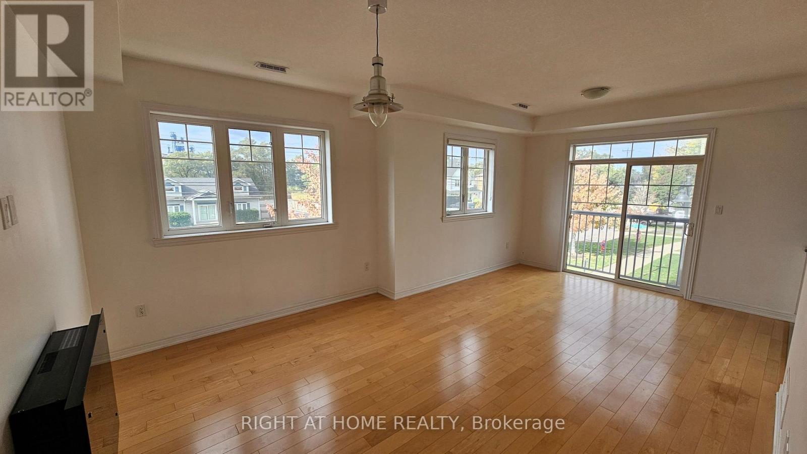 40 - 337 BEACH BOULEVARD, Hamilton (Hamilton Beach) — photo 8
