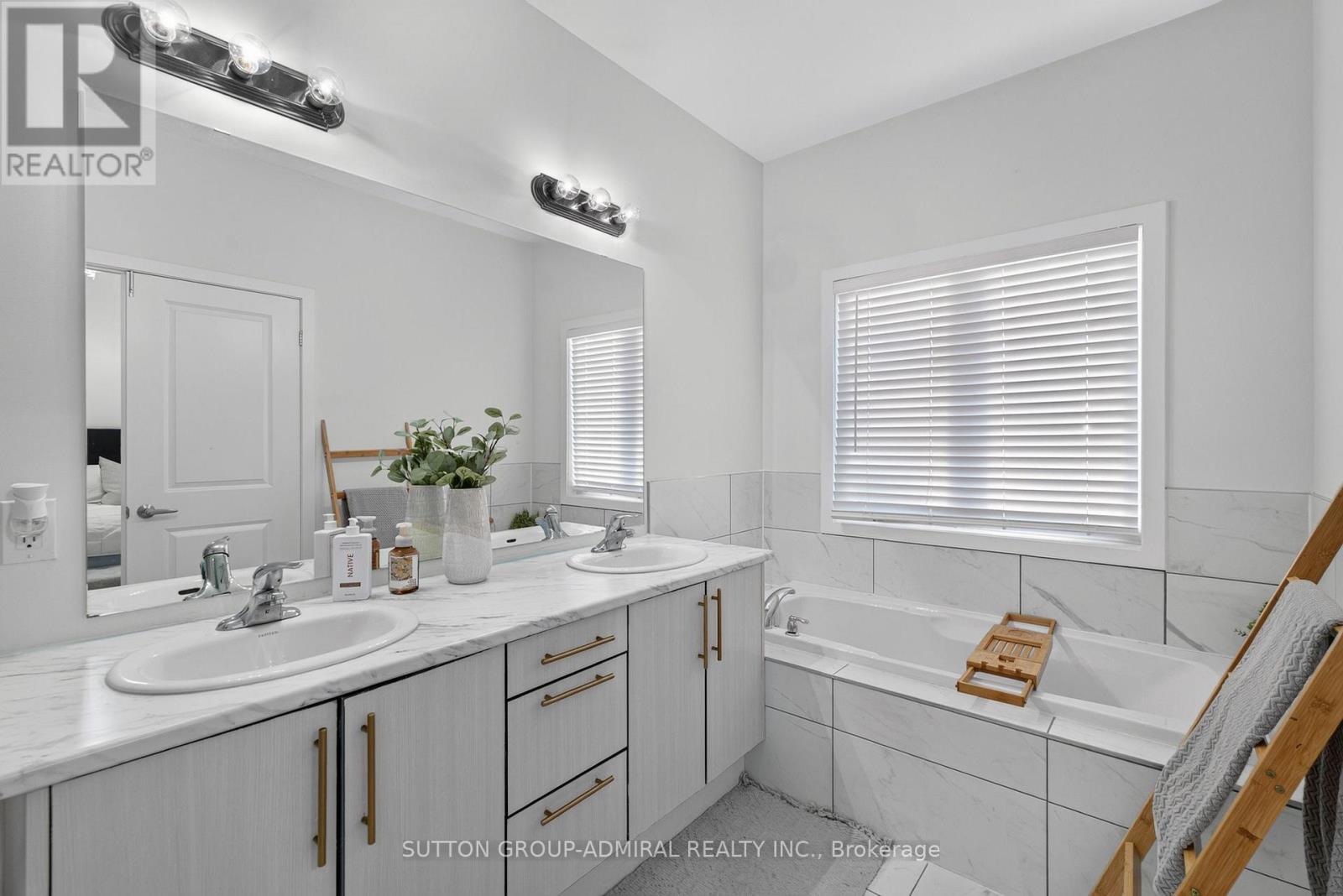 62 PAGEANT AVENUE - 30