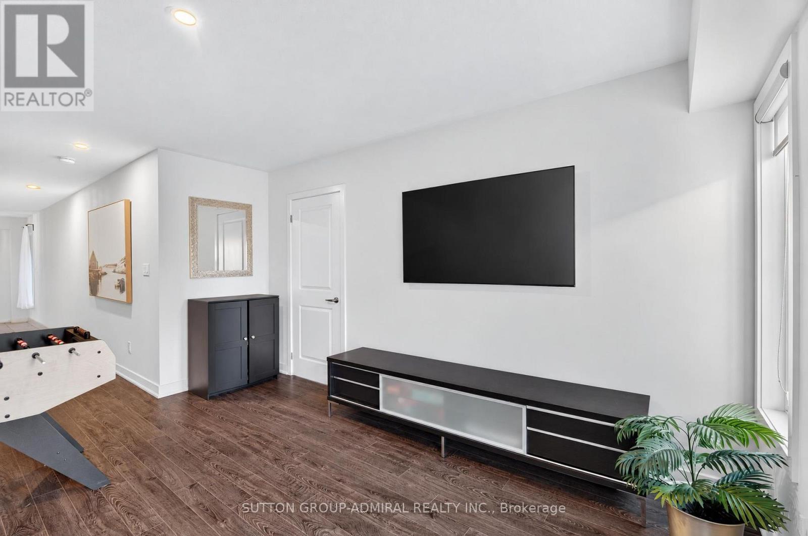 62 PAGEANT AVENUE - 35