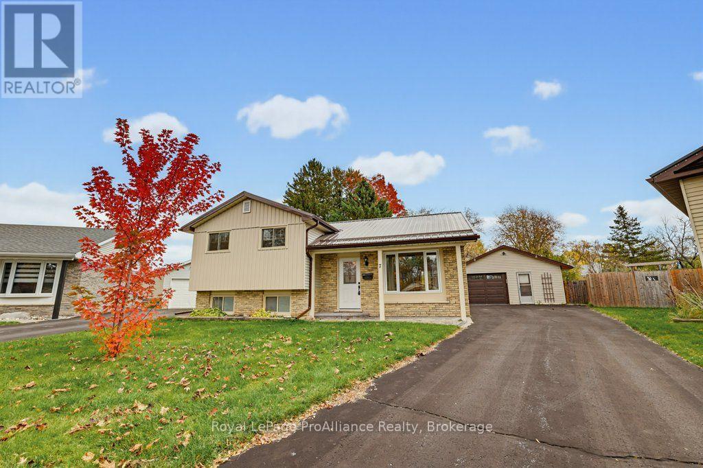7 Yates Court, Belleville, ON