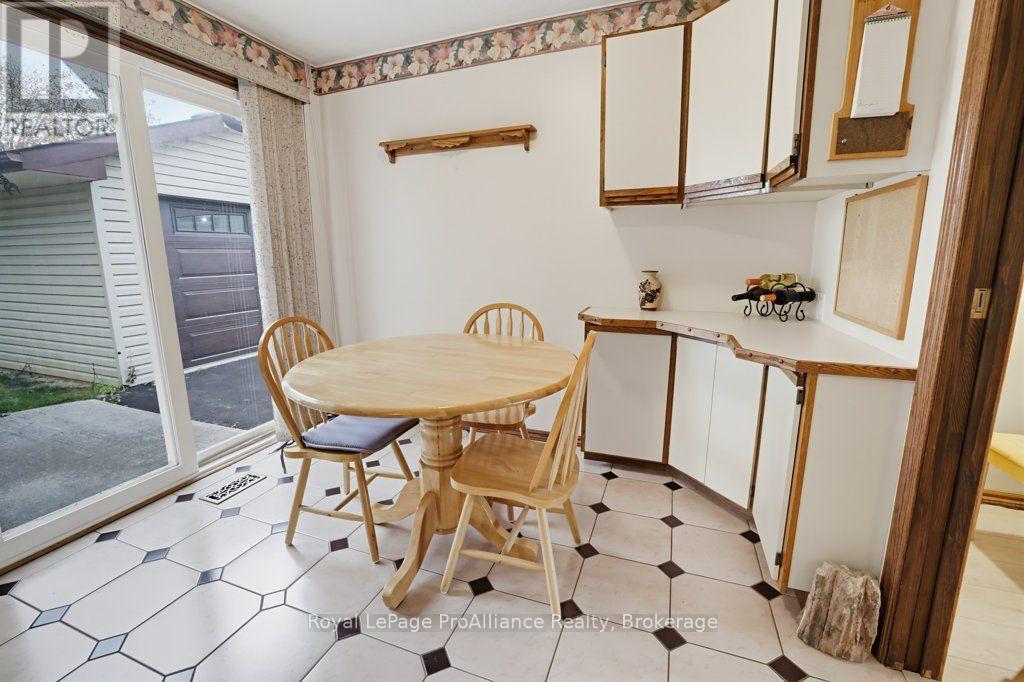 7 Yates Court, Belleville, ON photo 13