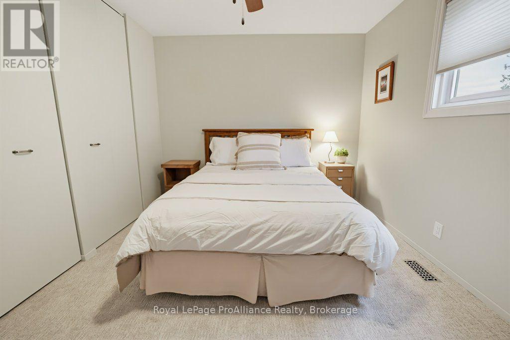 7 Yates Court, Belleville, ON photo 16