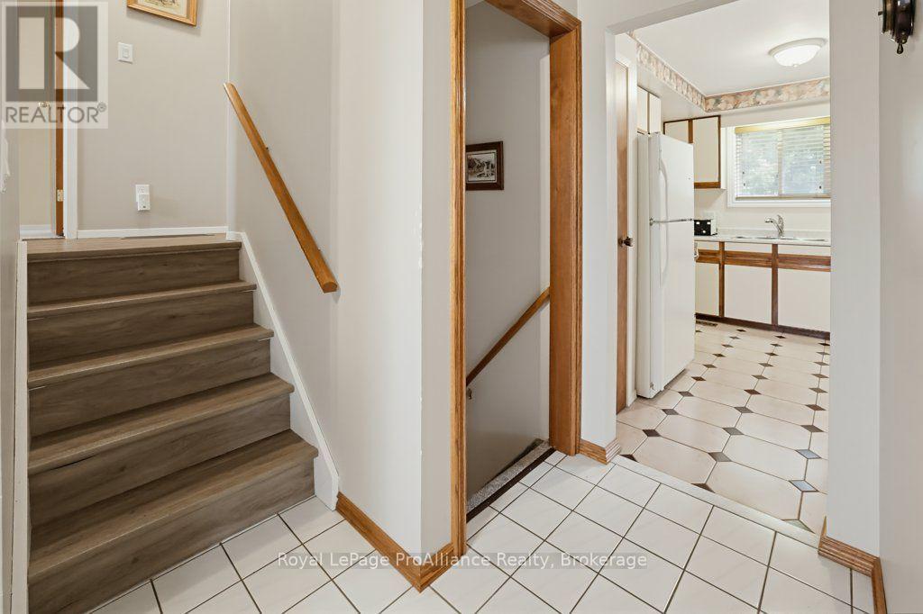 7 Yates Court, Belleville, ON photo 15