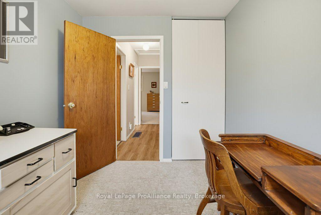 7 Yates Court, Belleville, ON photo 20