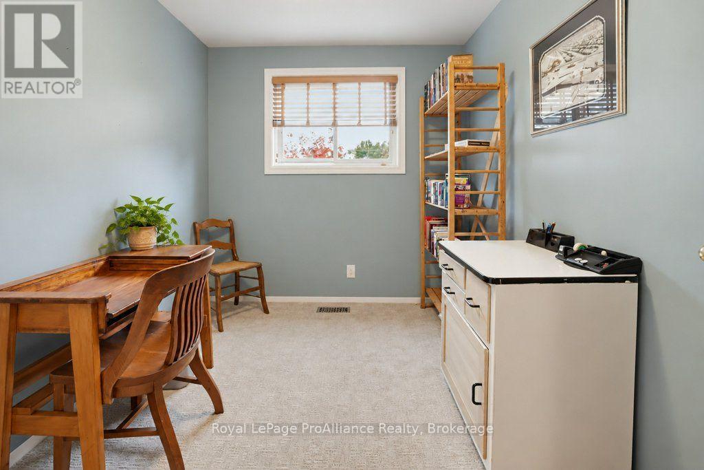 7 Yates Court, Belleville, ON photo 19