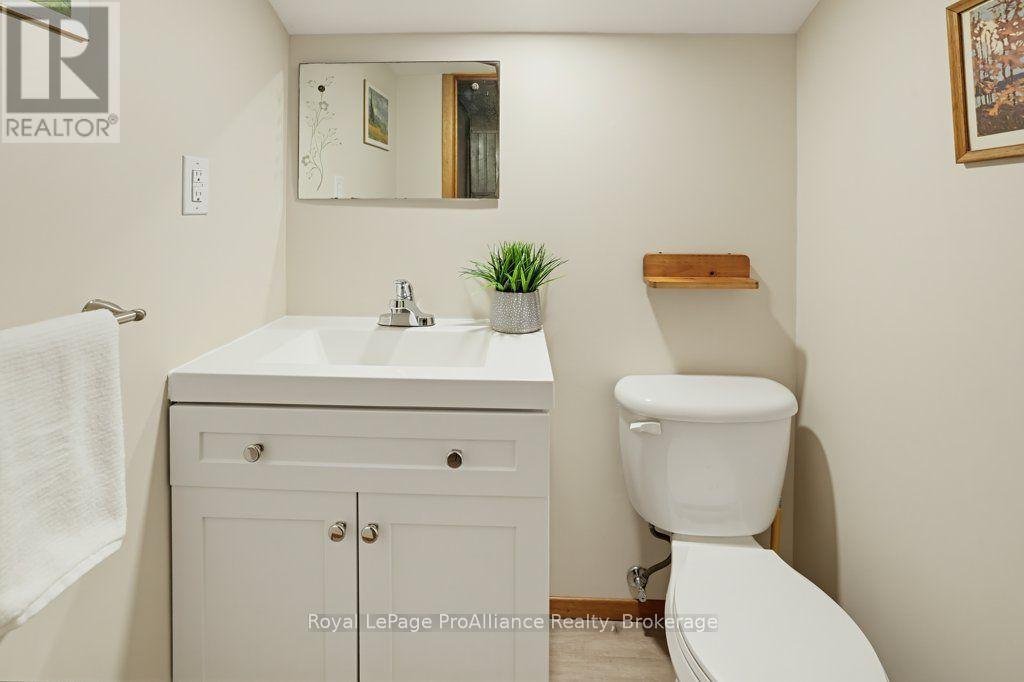 7 Yates Court, Belleville, ON photo 28