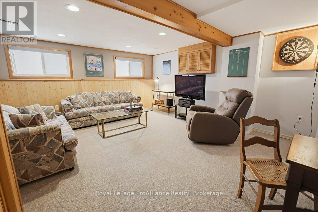 7 Yates Court, Belleville, ON photo 24