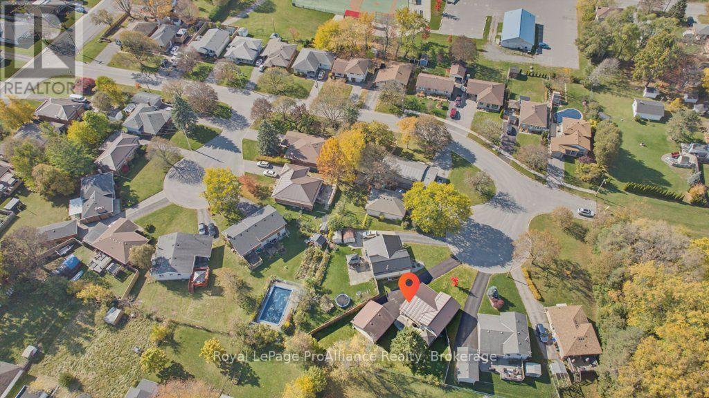 7 Yates Court, Belleville, ON photo 44