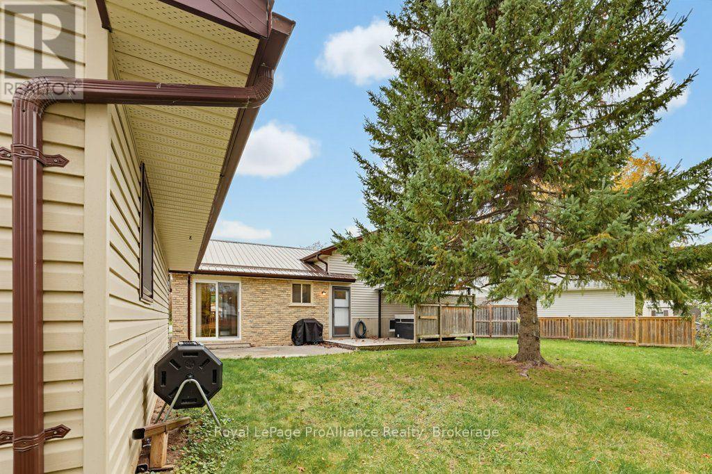 7 Yates Court, Belleville, ON photo 37