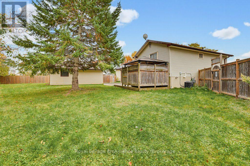 7 Yates Court, Belleville, ON photo 40