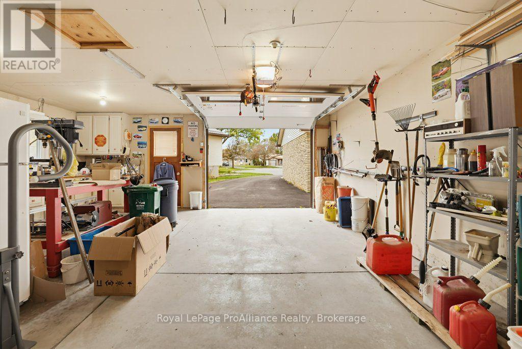 7 Yates Court, Belleville, ON photo 34