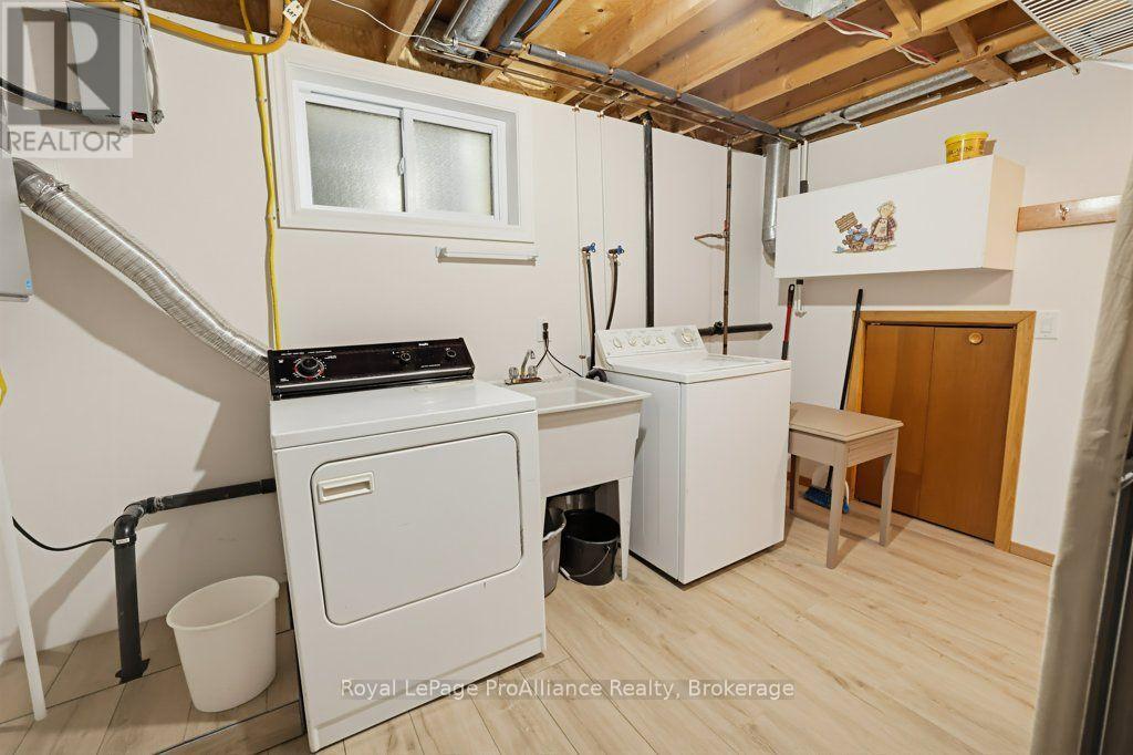 7 Yates Court, Belleville, ON photo 30