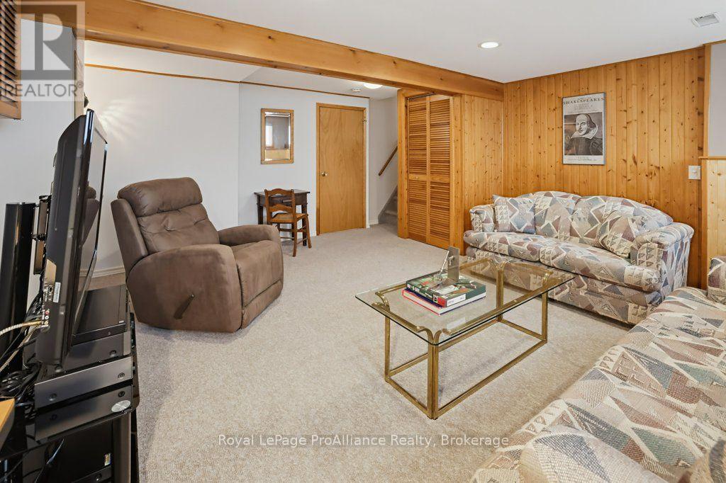 7 Yates Court, Belleville, ON photo 27