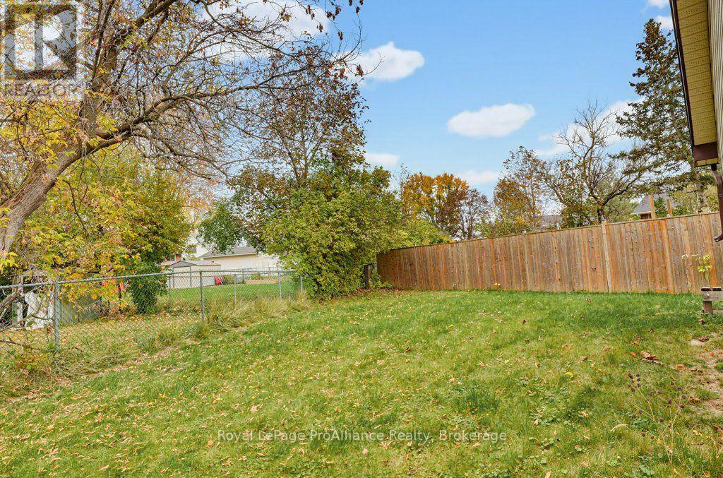 7 Yates Court, Belleville, ON photo 38