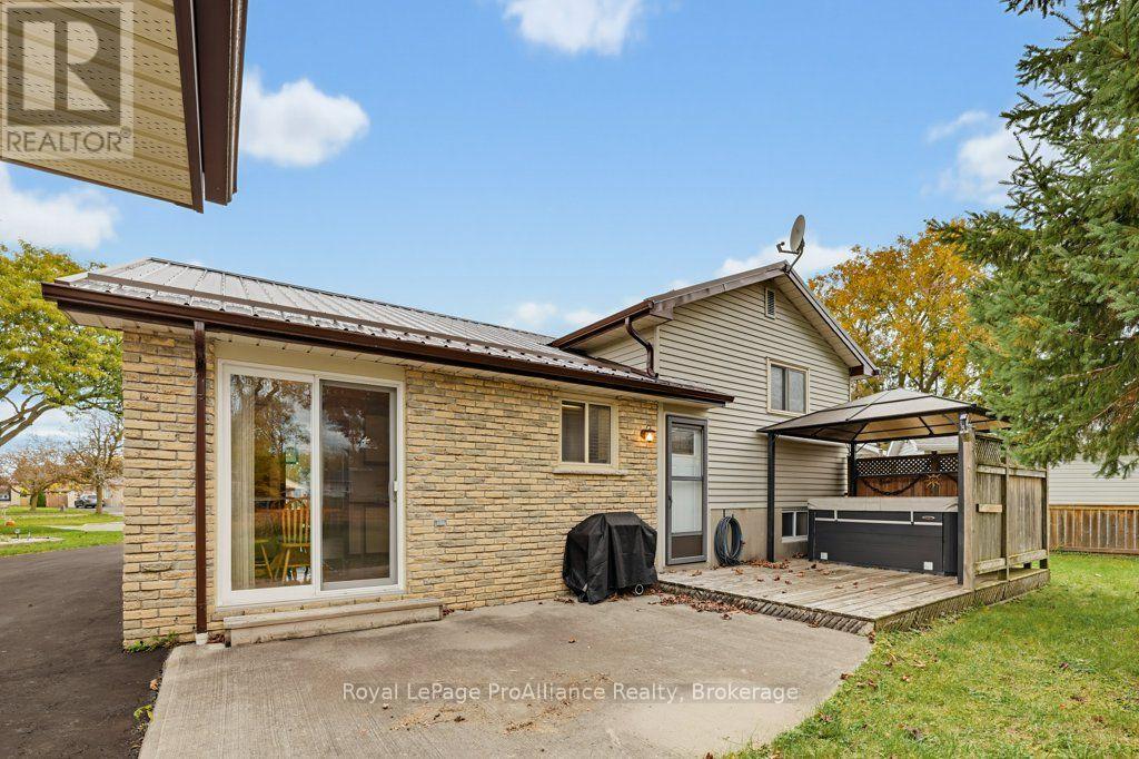 7 Yates Court, Belleville, ON photo 36