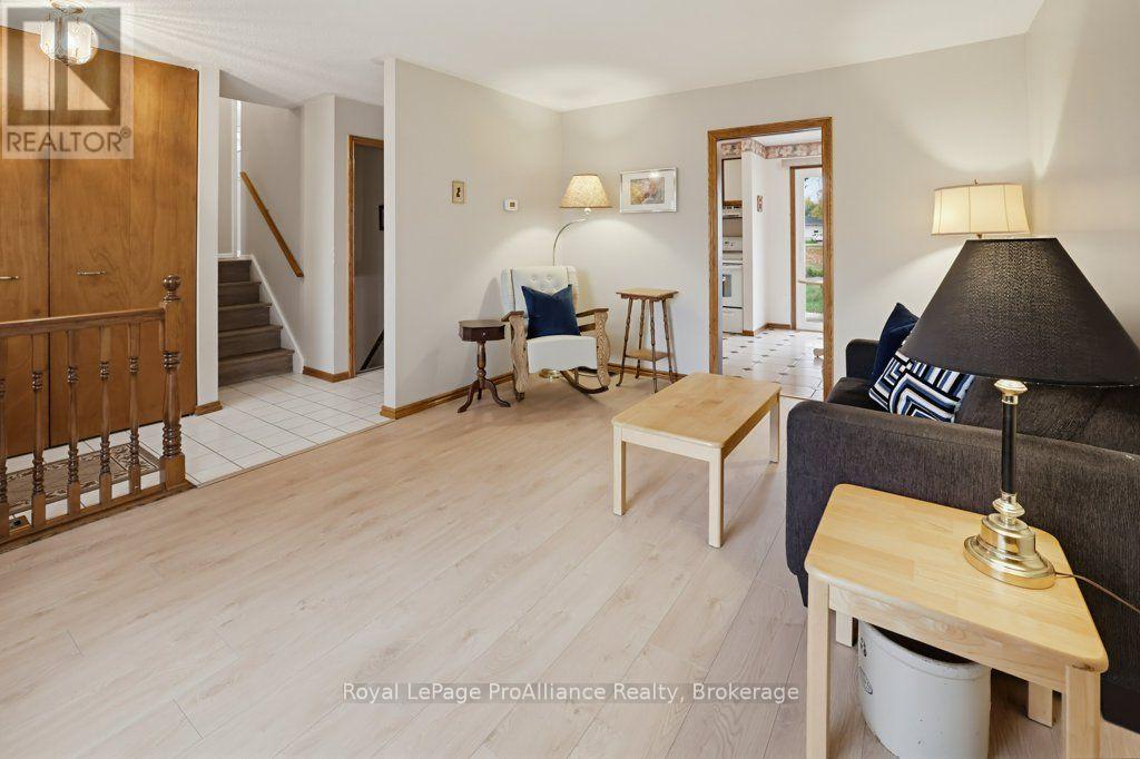 7 Yates Court, Belleville, ON photo 8