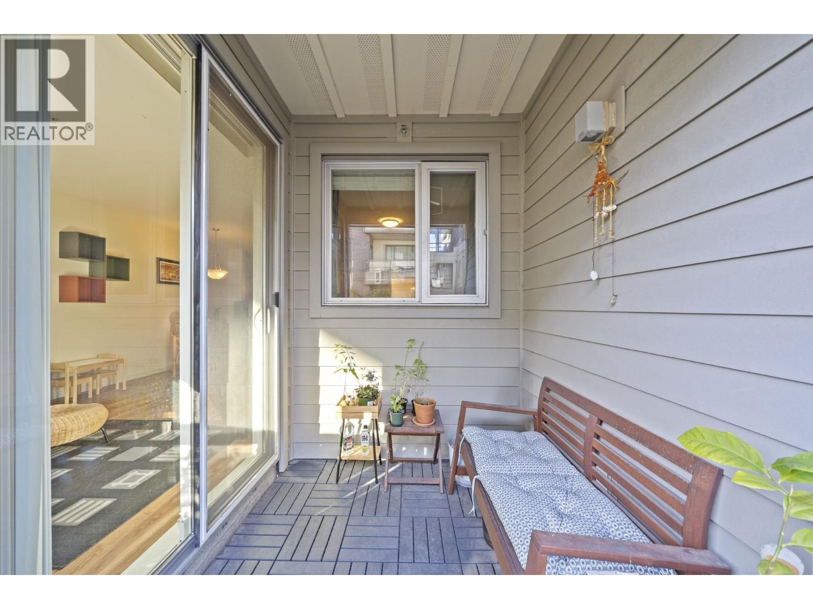 205 5388 Grimmer Street, Burnaby — photo 2