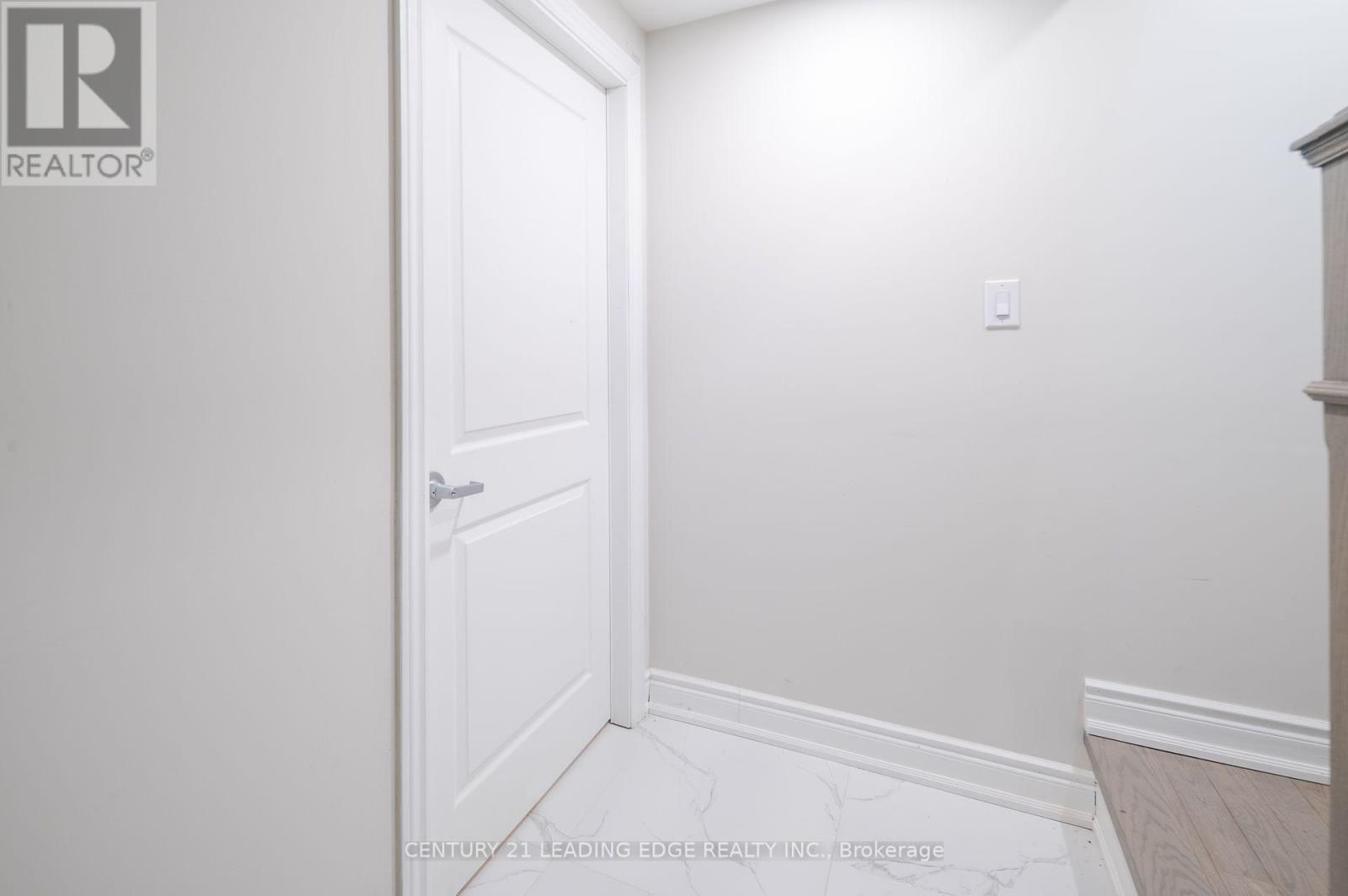 Lower-314 Grove Street, Barrie photo 5