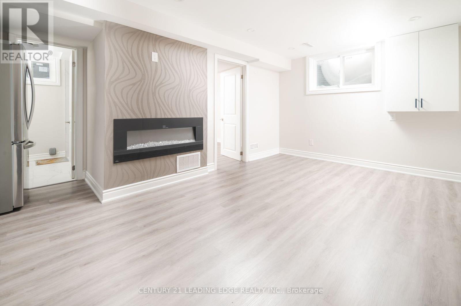 Lower-314 Grove Street, Barrie photo 6