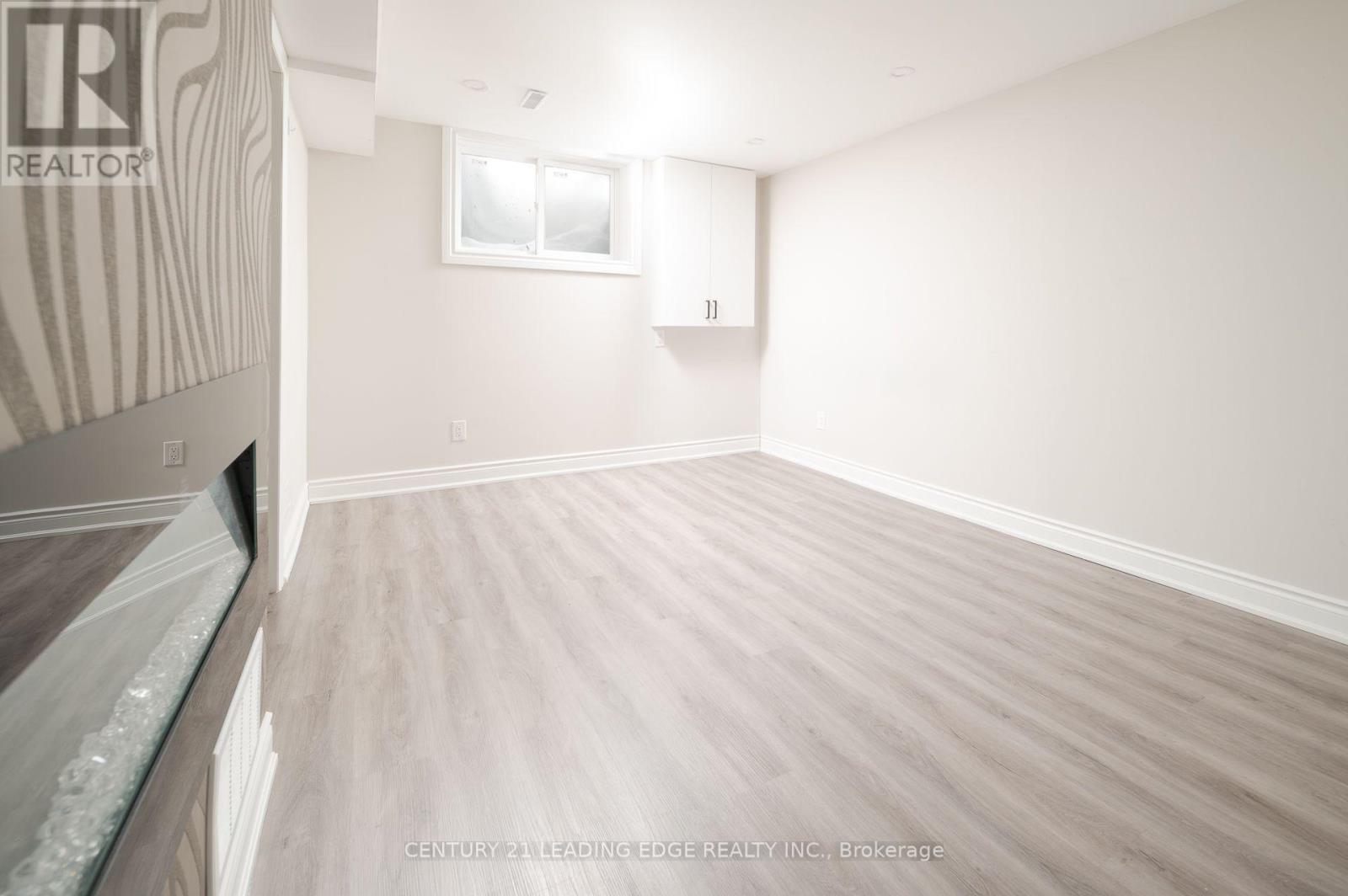 Lower-314 Grove Street, Barrie photo 9