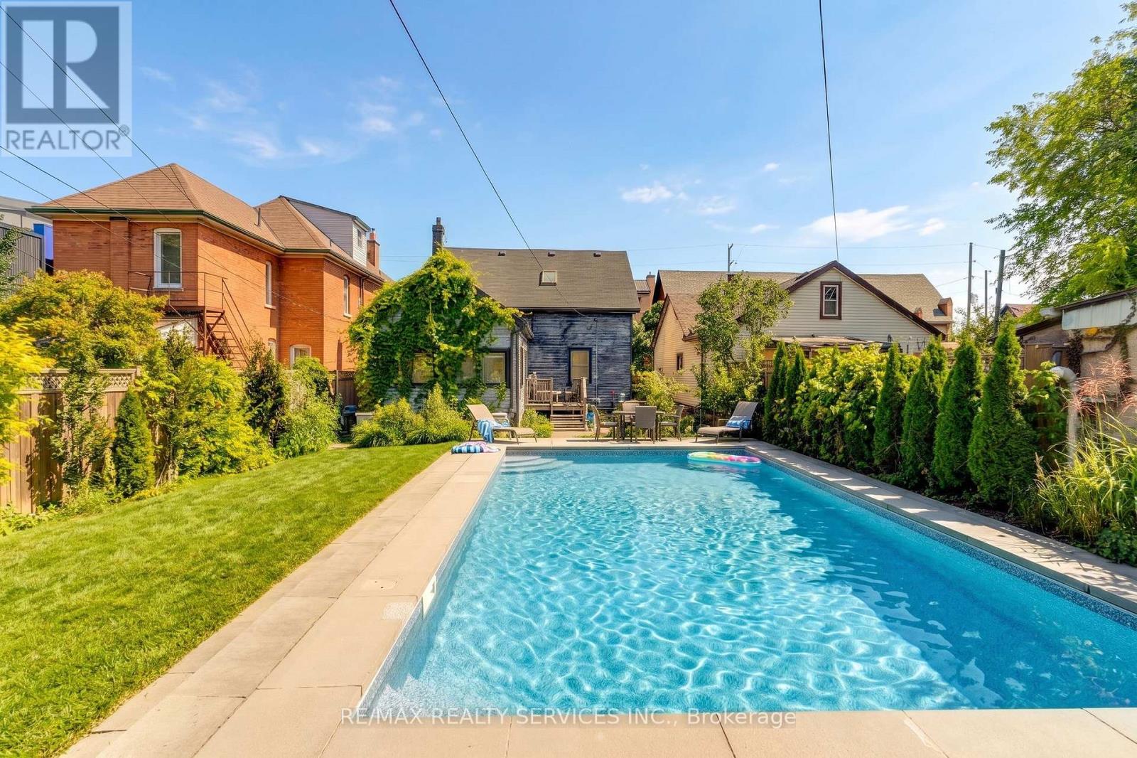 323 CHARLTON AVENUE W - 24